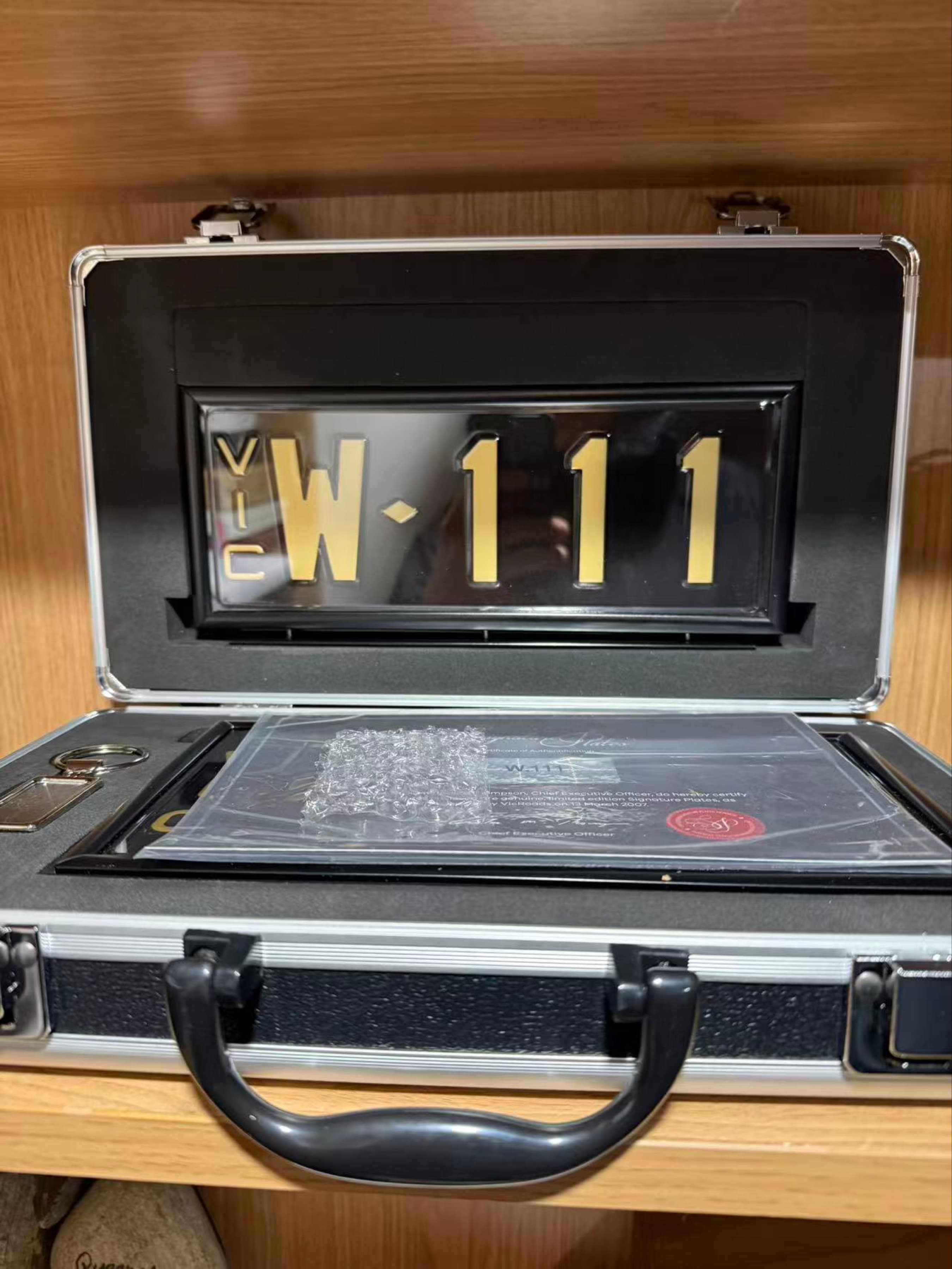 W111 photo 1