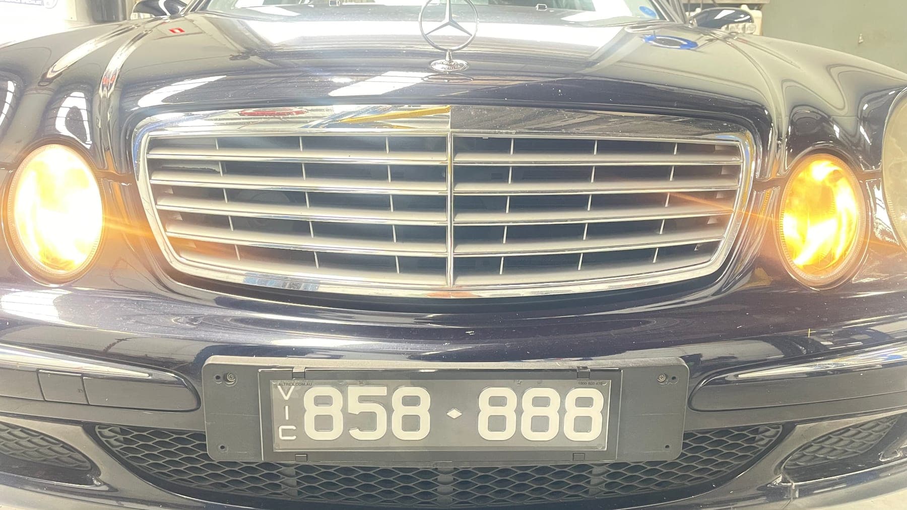 858888 photo 2