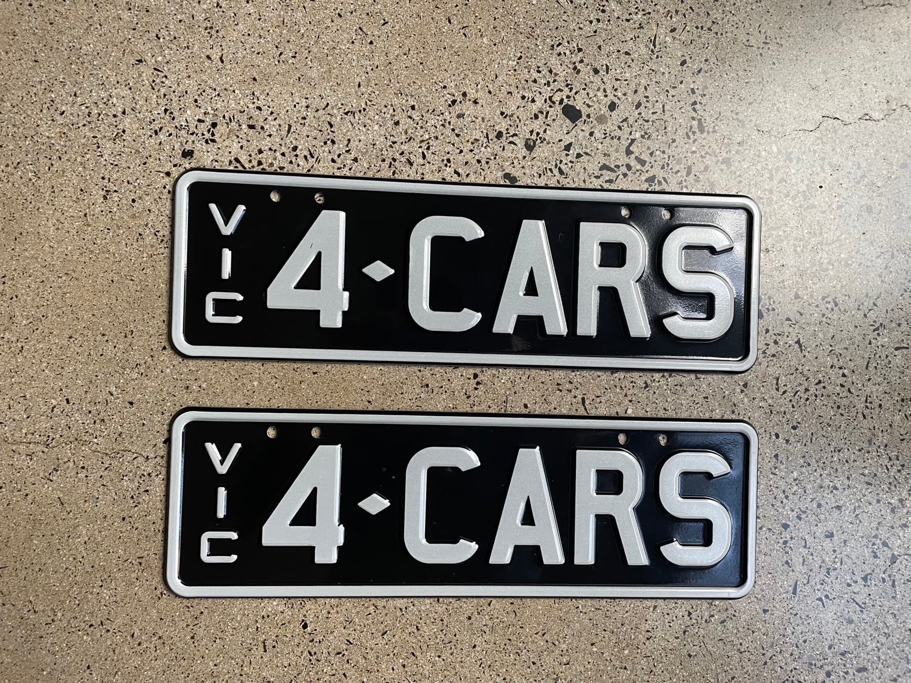 4CARS photo 1